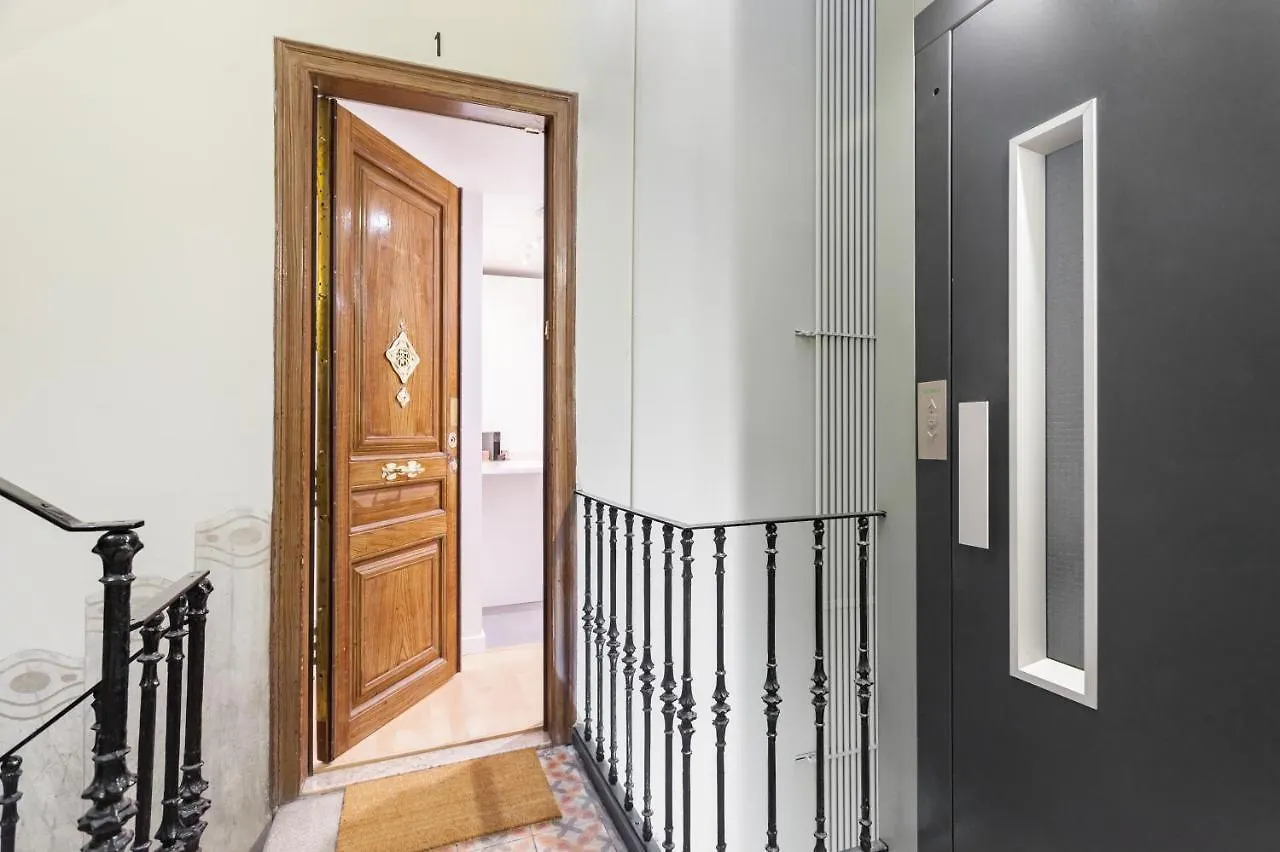 Art House Paral-Lel Sant Antoni Barcelona 0*,  Spain